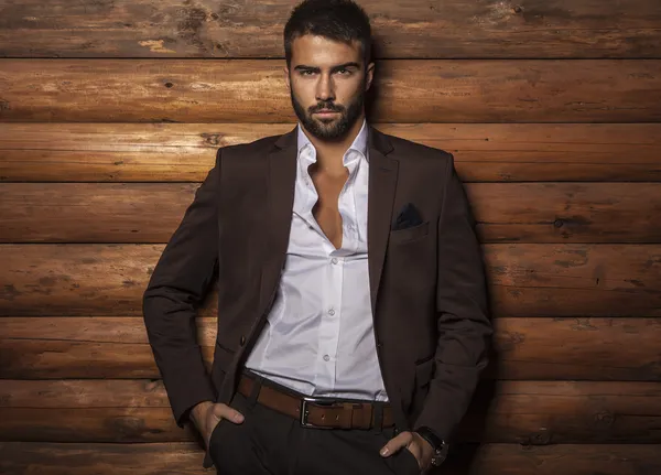 Homem atraente