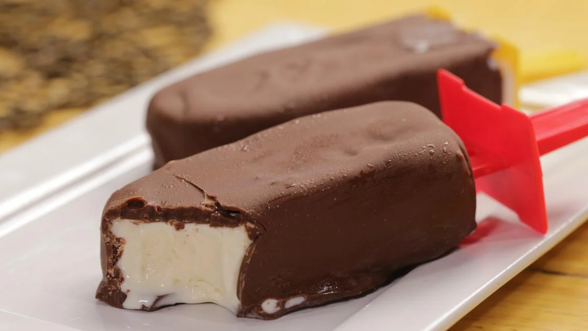 Picolé Caseiro de Chocolate Recheado