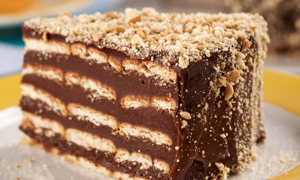 Torta de chocolate com biscoito