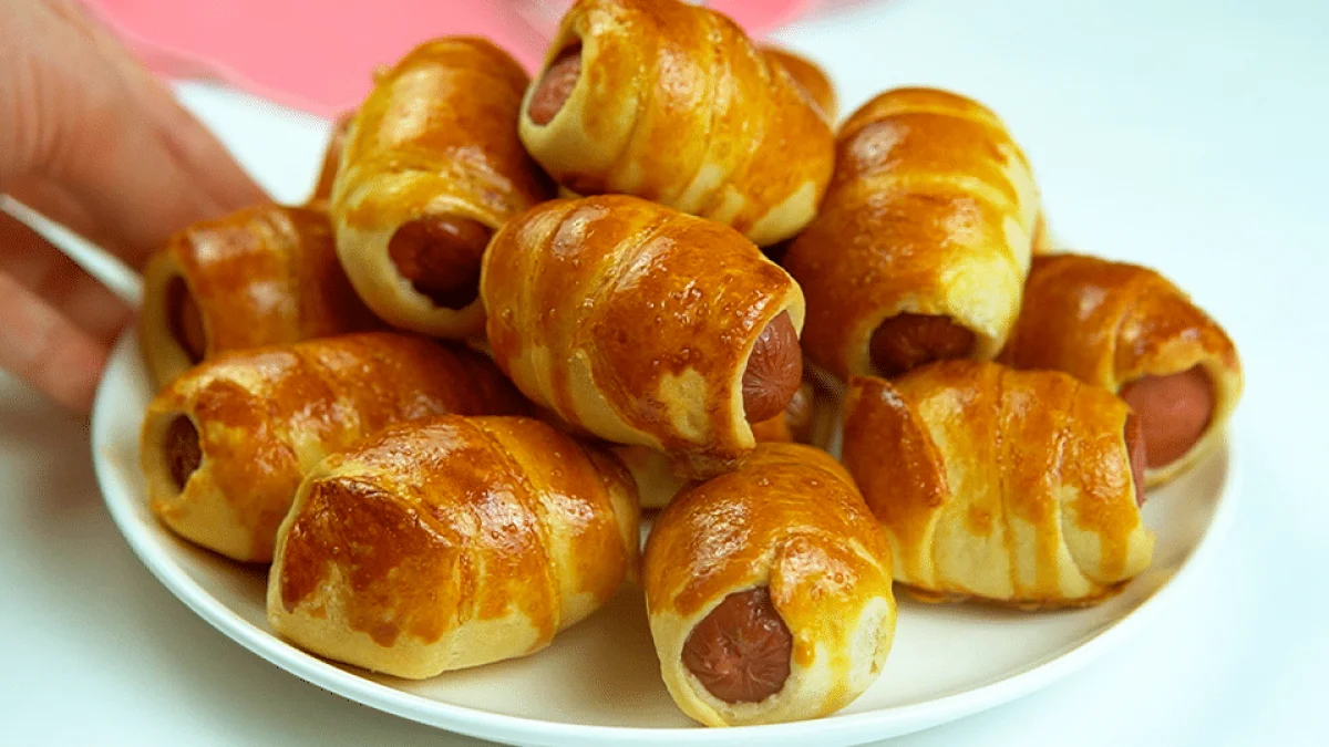 Enroladinho de salsicha com queijo