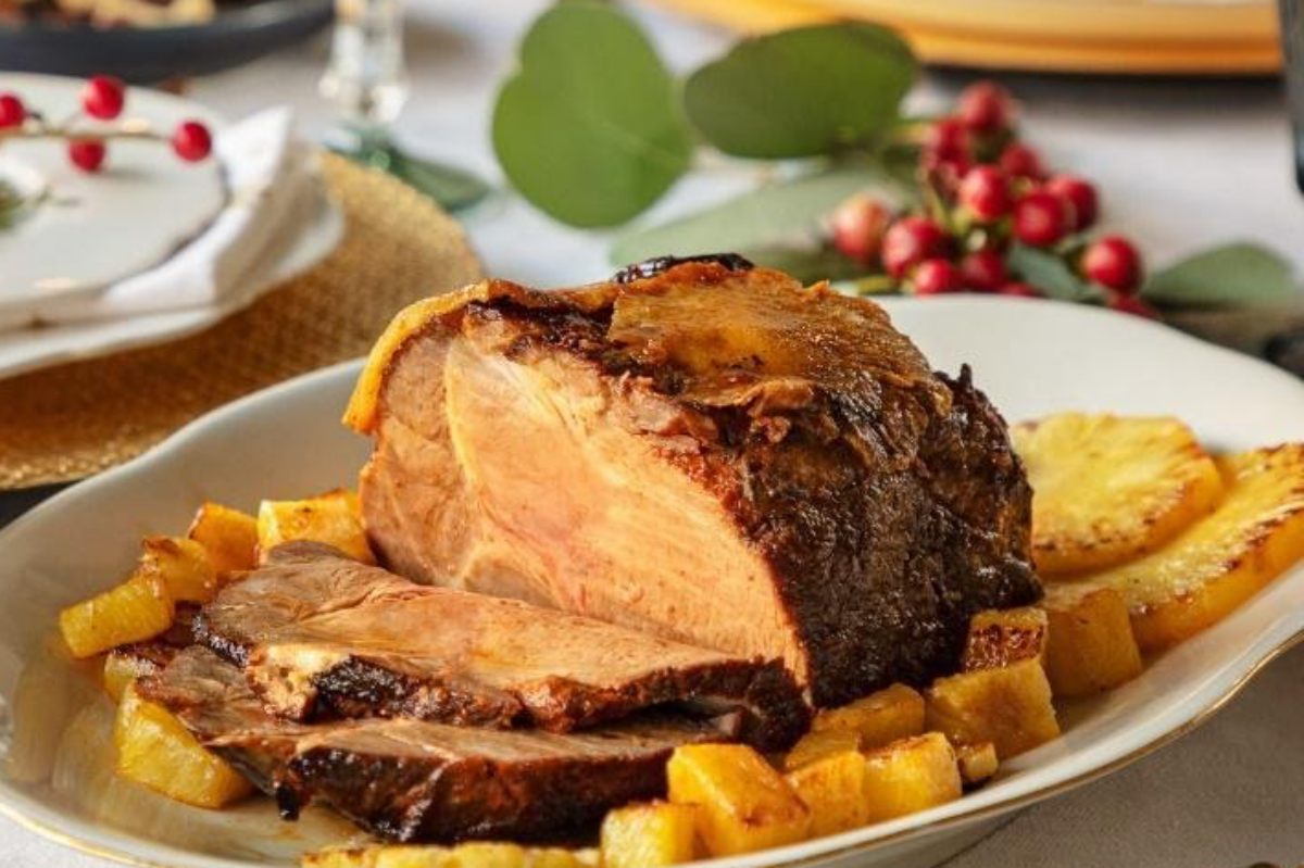 Pernil assado com abacaxi