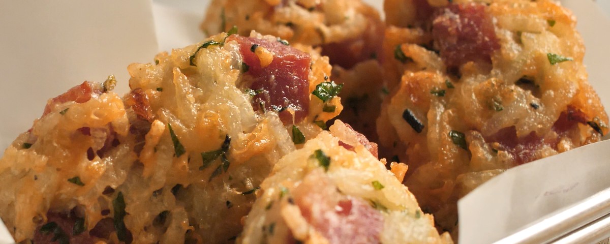 Bolinho de Arroz com Queijo e Calabresa